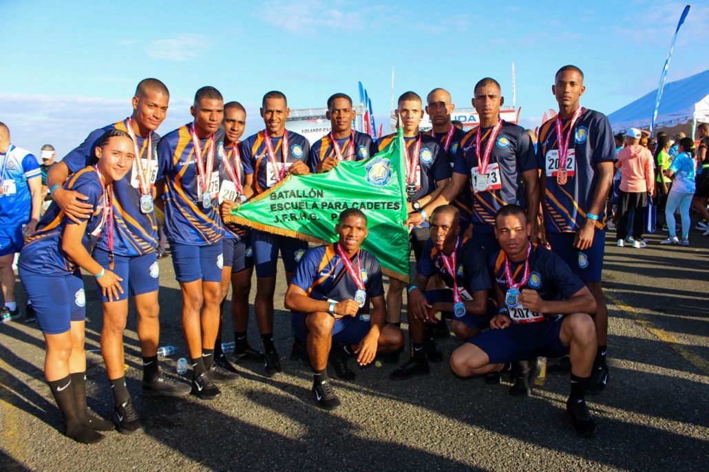 Cadetes de la PN ganan primer lugar en la 4ta. carrera "Volando Bajito" de la FARD