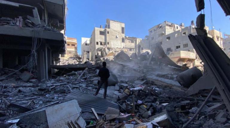 Israel mata a "decenas" de supuestos milicianos en Gaza, donde siguen muriendo civiles