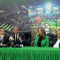 Leonel Fernández llama "copia" a la alianza de 22 partidos anunciada por el PRM