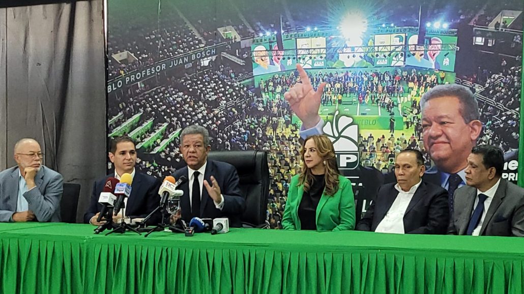 Leonel Fernández llama "copia" a la alianza de 22 partidos anunciada por el PRM