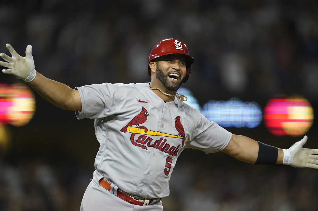 Albert Pujols acepta propuesta de dirigir a los Leones del Escogido