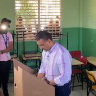 Luis Alberto ya votó y afirma trabajará "incansablemente" por Santo Domingo Este