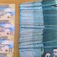 Policía apresa tres individuos por supuesta compra de cédulas en Santiago