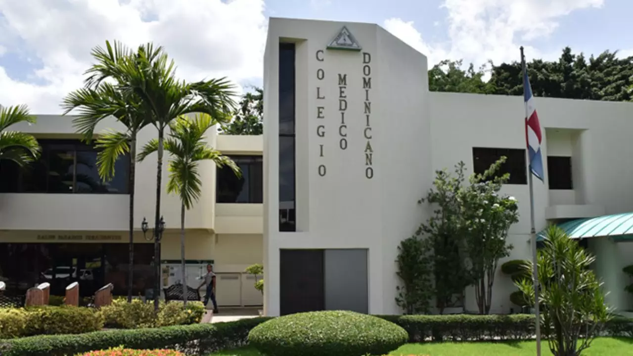 Colegio Médico advierte nuevo marco legal podría afectar el ejercicio de la medicina en el país