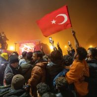 Las protestas contra el Gobierno marcan la conmemoración de los terremotos en Turquía