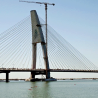 La India inaugura el puente atirantado más largo del país para conectar un templo hindú