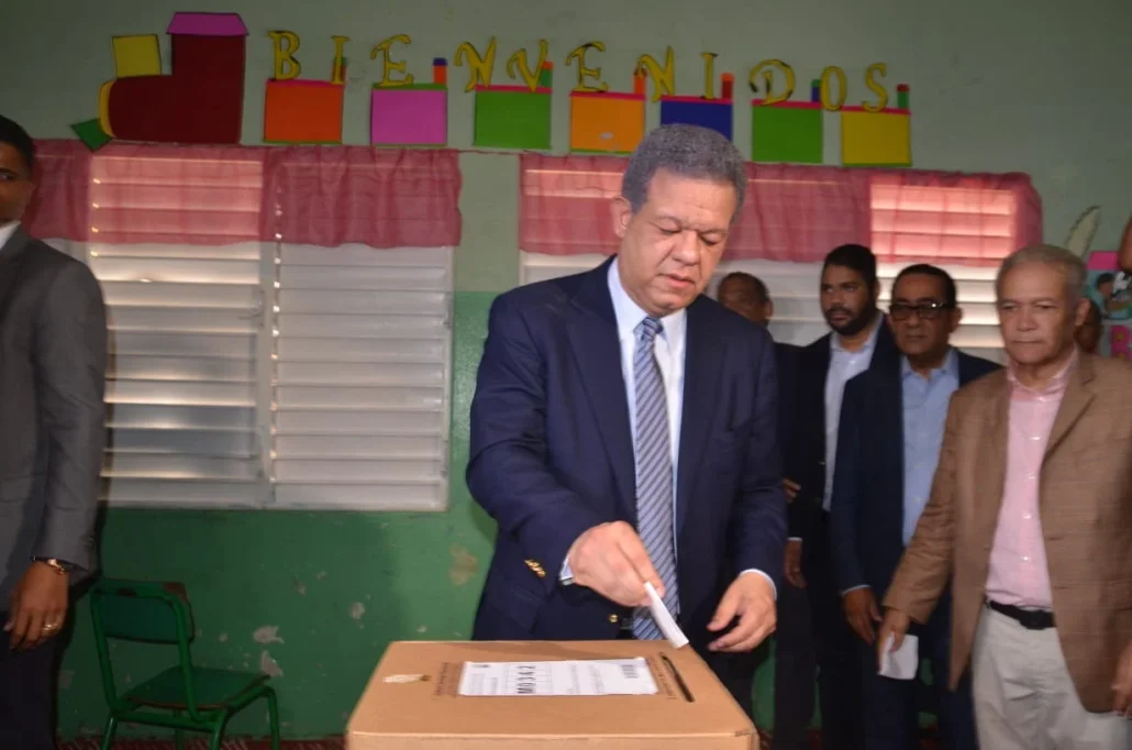 Presidente del partido FP votará a partir del mediodía en la Escuela República Dominicana