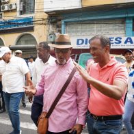Domingo Contreras presenta propuestas en el Mercado Modelo del DN