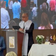 Arzobispo de Santiago confía se impongan principios democráticos en elecciones municipales
