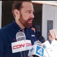 Carlos de la Mota y gobernadora de La Vega acuden a votar