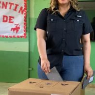 Diputada Verónica Contreras ejerce su derecho al voto en Sánchez Ramírez