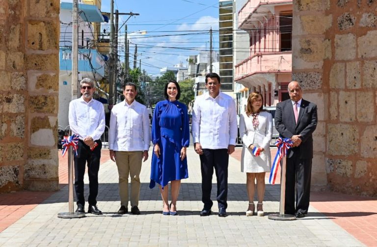 Turismo entrega remozada la Puerta de la Misericordia