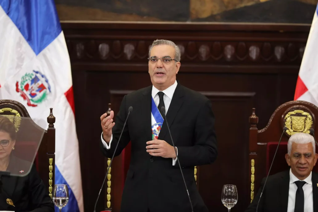 Banreservas registra una suma neta de RD$24,500 millones, según Abinader