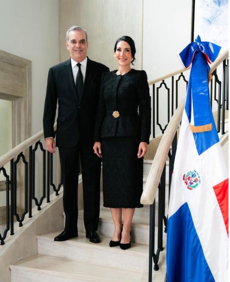 ¡Derroche de elegancia! El elegante look del presidente y la primera dama de la República 3 | Noticias de hoy en República Dominicana WhatsApp Image 2024 02 27 at 5.22.51 PM 1 | Noticias de hoy en De Último Minuto
