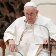 Sacerdotes que rezan para que el Papa “pueda ir al cielo cuanto antes”