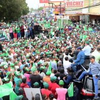 Multitud corea con Leonel en recorrido de respaldo a Noris Medina y José del Castillo en Barahona