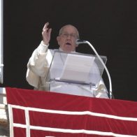El papa suplica para que se encuentre un poco de humanidad para buscar la paz en Ucrania