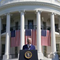 La Casa Blanca ve "desquiciado" el apoyo de Trump a Rusia contra la OTAN