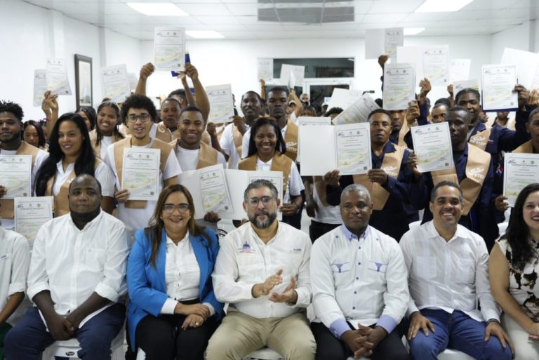 Medio Ambiente e Infotep certifican 144 guardaparques y guías ecoturísticos en Pedernales 4 | Noticias de hoy en República Dominicana Medio Ambiente e Infotep certifican 144 guardaparques y guías ecoturísticos en Pedernales