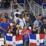 Venezolanos y dominicanos viven "la final soñada" de la Serie del Caribe en Miami
