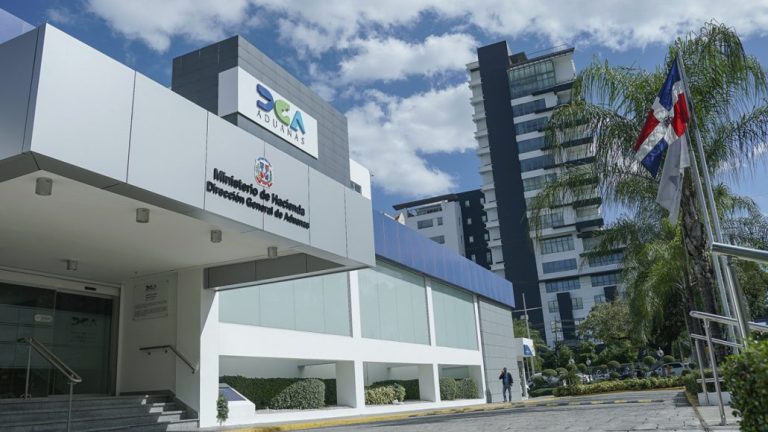 Aduanas detecta contrabando de bebidas alcohólicas y cigarrillos