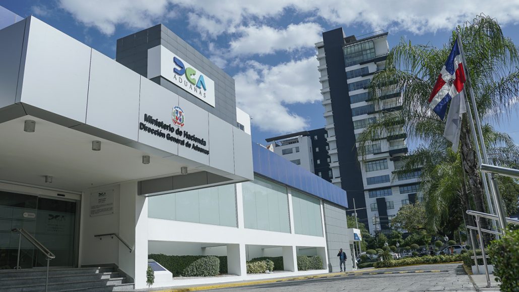 Aduanas detecta contrabando de bebidas alcohólicas y cigarrillos