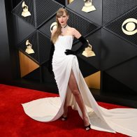 Taylor Swift también arrasó en la alfombra roja de los Grammy