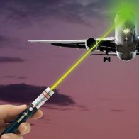 EE.UU. registra un récord de casos de láseres apuntados hacia aviones