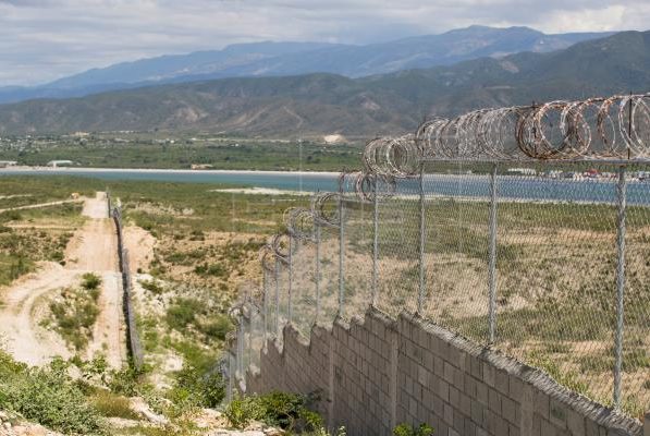 Verja fronteriza está "prácticamente terminada", dice Luis Abinader