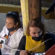 Sonia Mateo y varias mujeres se atan a poste eléctrico por resultados de municipales en Dajabón