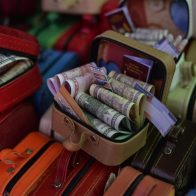 Bolivia se debate entre reducir o no el gasto público para solventar la falta de dólares