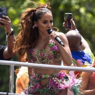 Anitta canta en las calles de Brasil ante más de 800,000 personas