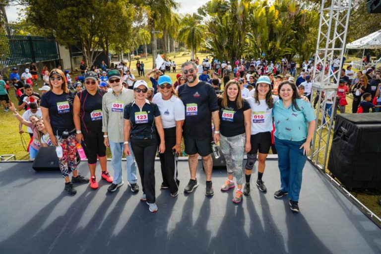 Medio Ambiente realiza en el Jardín Botánico su caminata “3K 5K Familia Sostenible”
