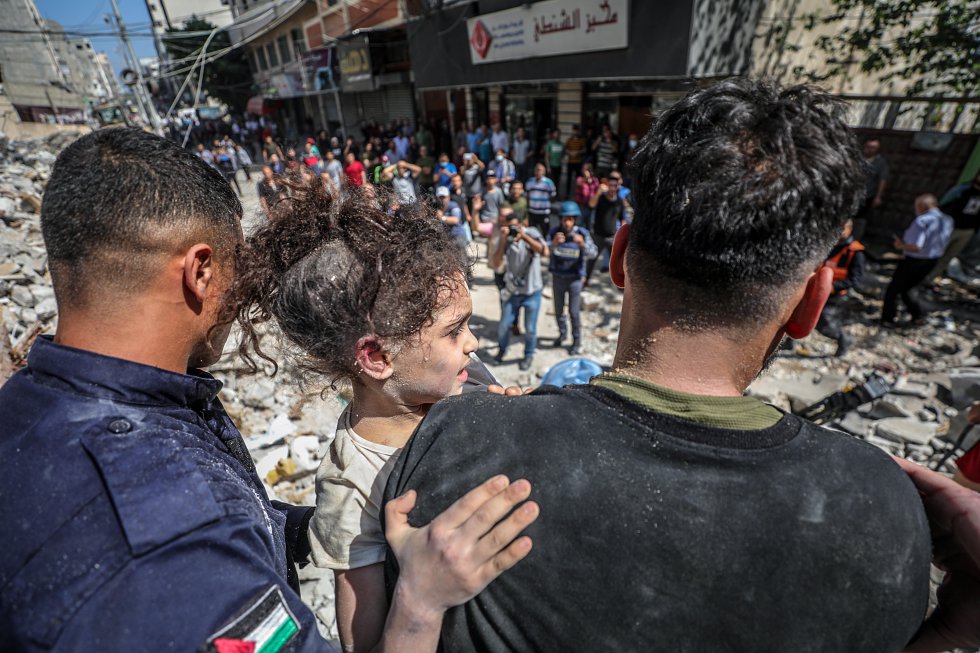 Mueren 107 personas en ataques israelíes en Gaza y el total de muertos supera los 32,300