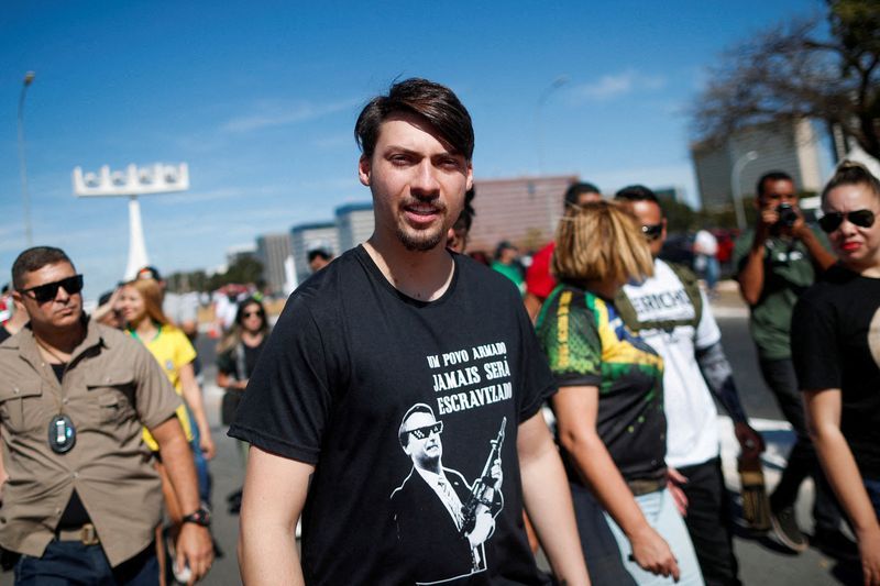 La Fiscalía brasileña acusa a un hijo de Bolsonaro de fraude y lavado de dinero