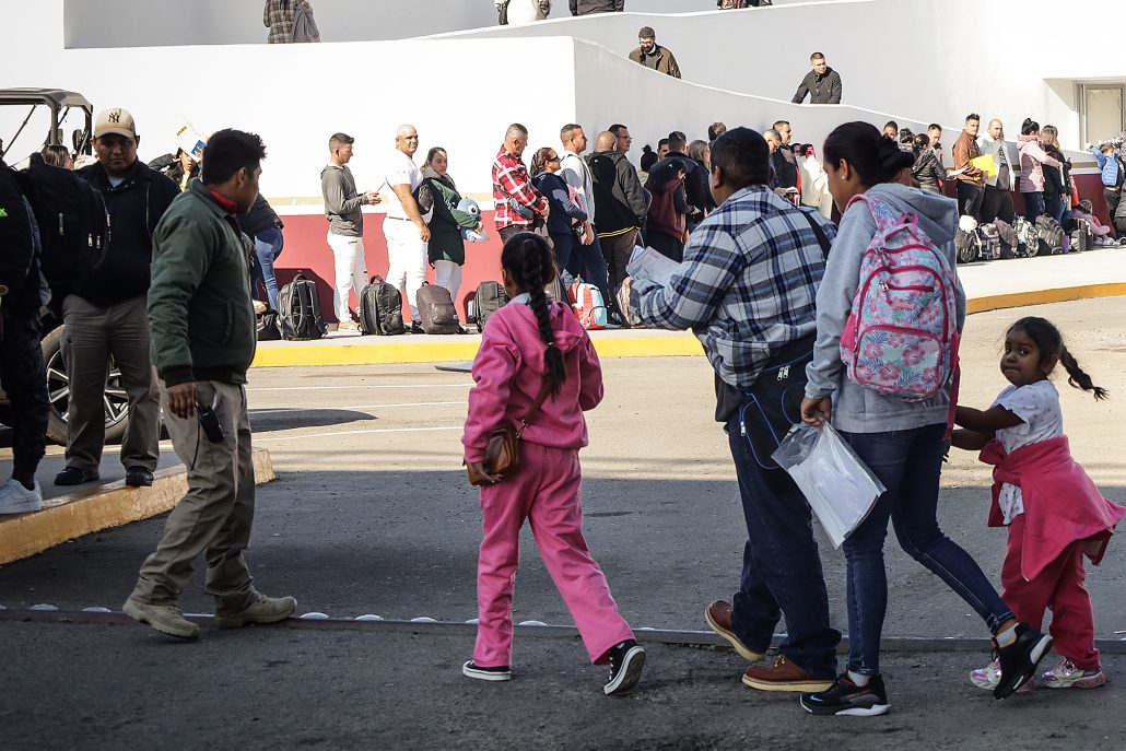 Niños migrantes y refugiados de Ucrania, Perú y Siria cuentan cómo el mundo no los protege