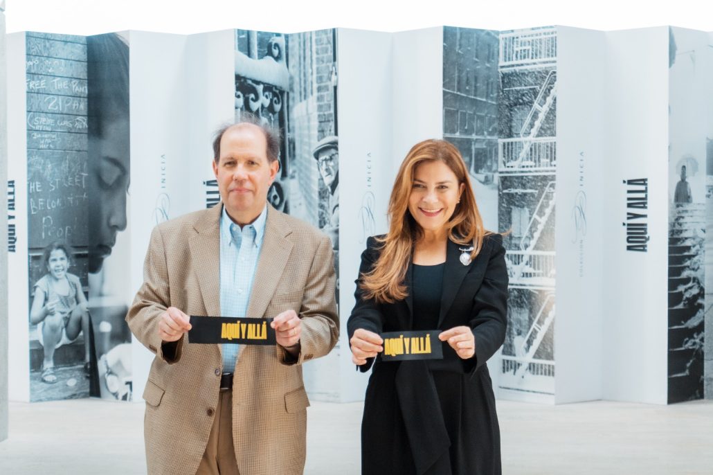 INICIA y la Alcaldía del DN inauguran exhibición fotográfica del libro "Aquí y Allá"