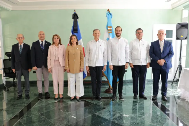 RD y Honduras acuerdan "fortalecer" el desarrollo económico bilateral