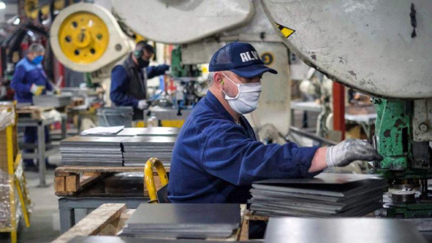 La actividad de la industria pyme de Argentina se derrumba 30% interanual en enero