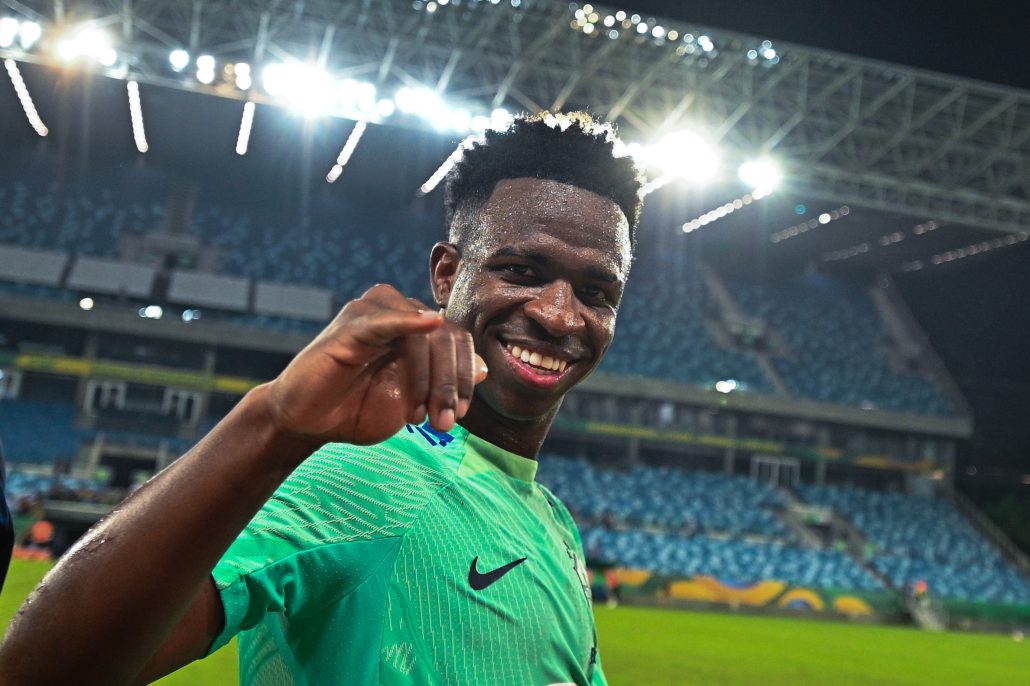 Lula exige a "fanáticos racistas" que respeten al futbolista Vinicius como "ser humano"