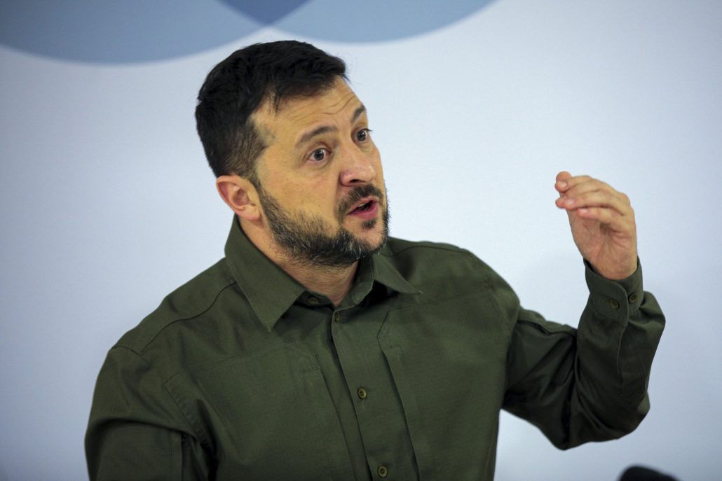Zelenski celebra los nuevos paquetes de ayuda a Ucrania y anuncia más acuerdos de seguridad
