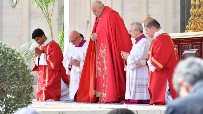 El papa dice que "el vil atentado" de Moscú es "un acto inhumano que ofende a Dios"