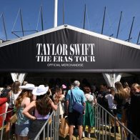 Policía descarta presentar cargos contra padre de Taylor Swift por agresión