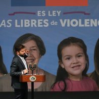 Boric pide "no manchar" a todo el cuerpo policial por detención de exjefe por corrupción