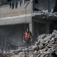 EE.UU completa su primer lanzamiento aéreo de ayuda humanitaria en Gaza