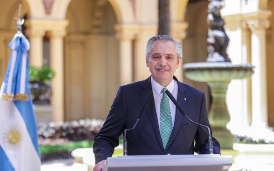 Expresidente Alberto Fernández demandará a periodista que revela escándalo de seguros