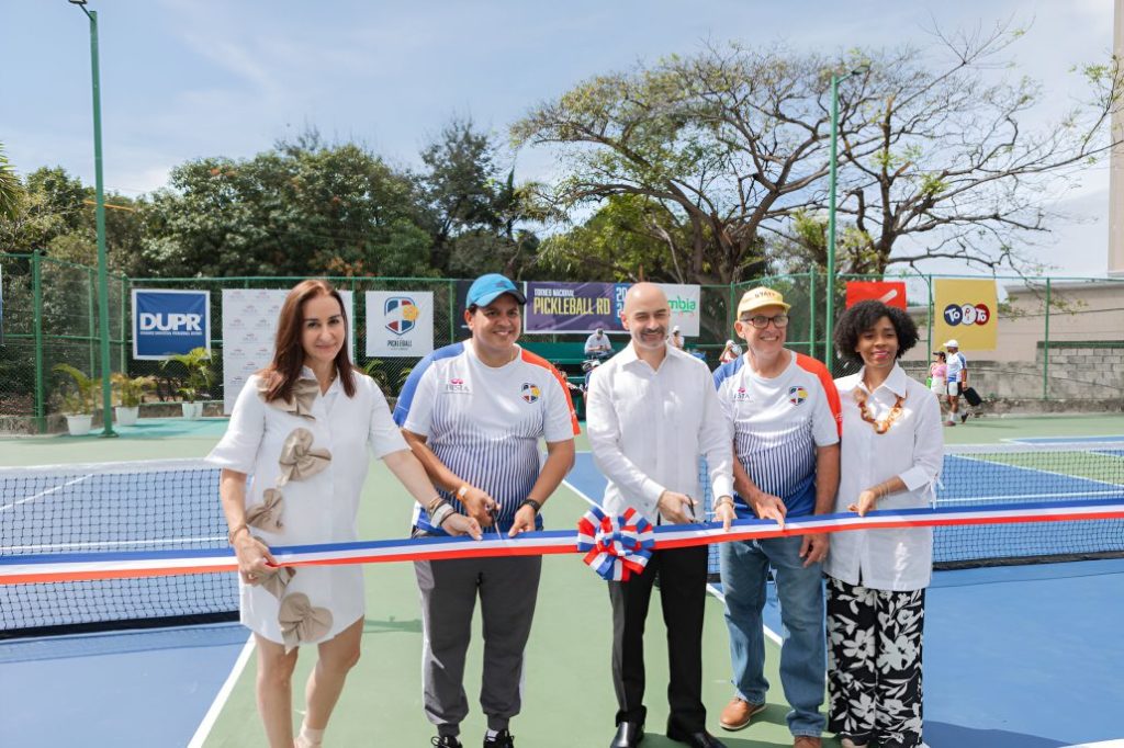 Dominican Fiesta Hotel inaugura moderno complejo de canchas de pickleball