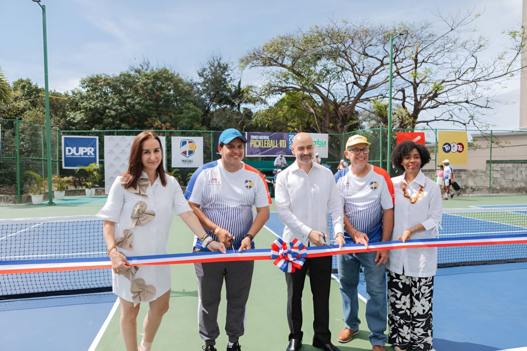 Dominican Fiesta Hotel inaugura moderno complejo de canchas de pickleball