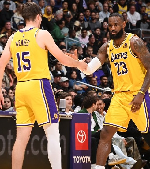 116-104: LeBron James roza el triple doble y los Lakers frenan a los Thunder
