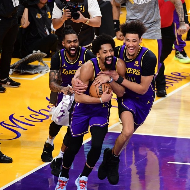 123-122: D’Angelo Russell se disfraza de LeBron para ganar con épica a los Bucks